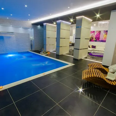 La Vela Luxury تروغير