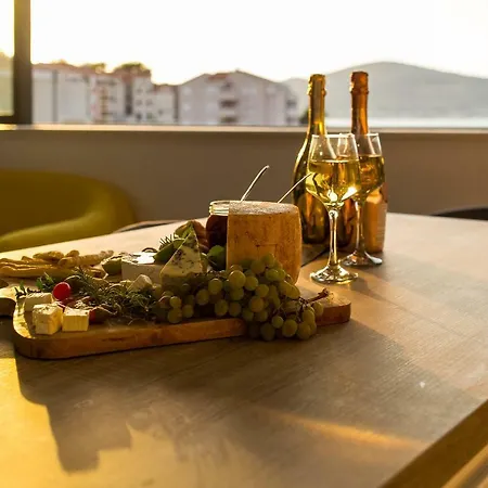 شقة La Vela Luxury تروغير